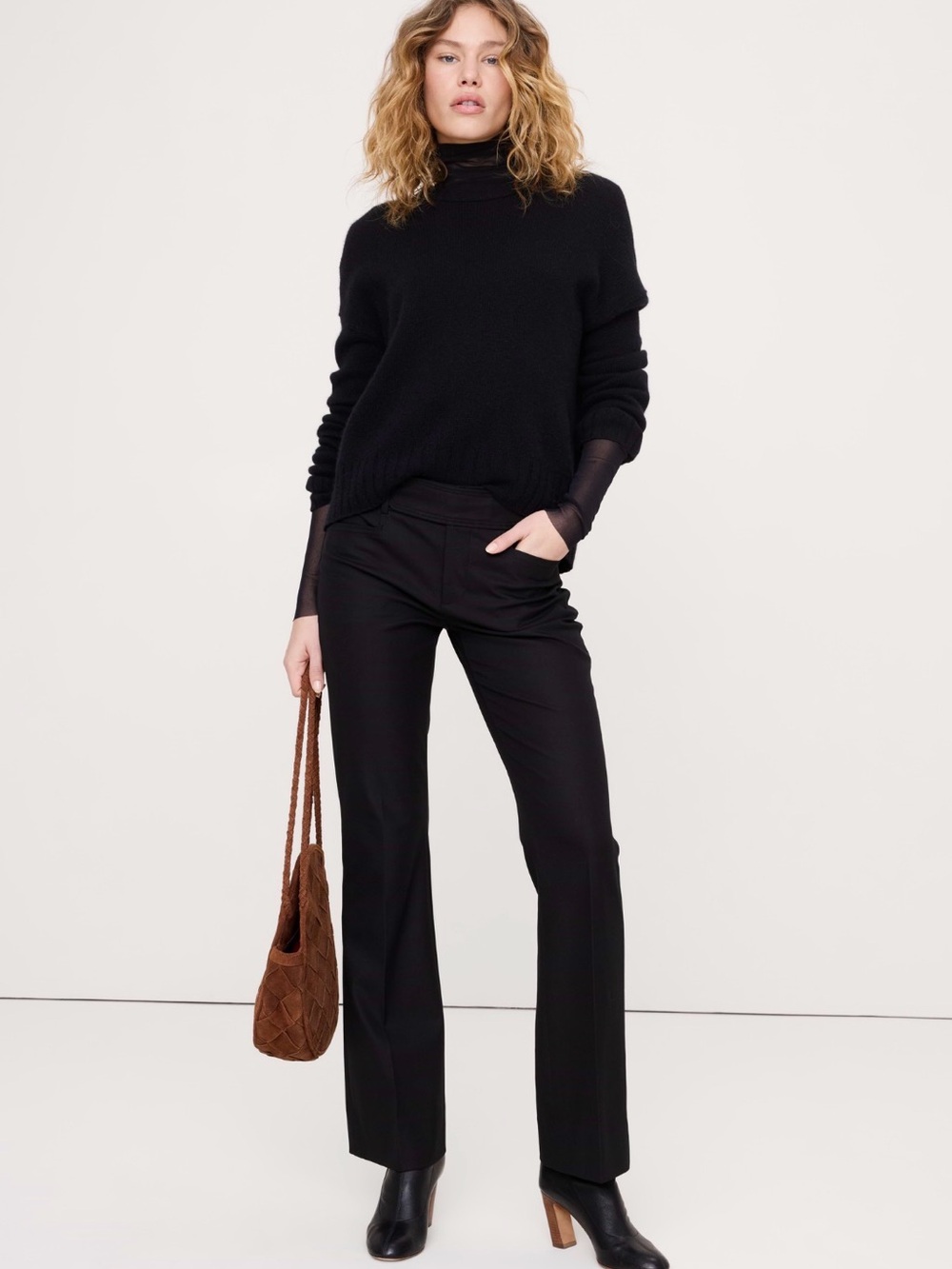 Banana Republic Mid Rise Slim Bootcut Pant Black. 2 Petite.